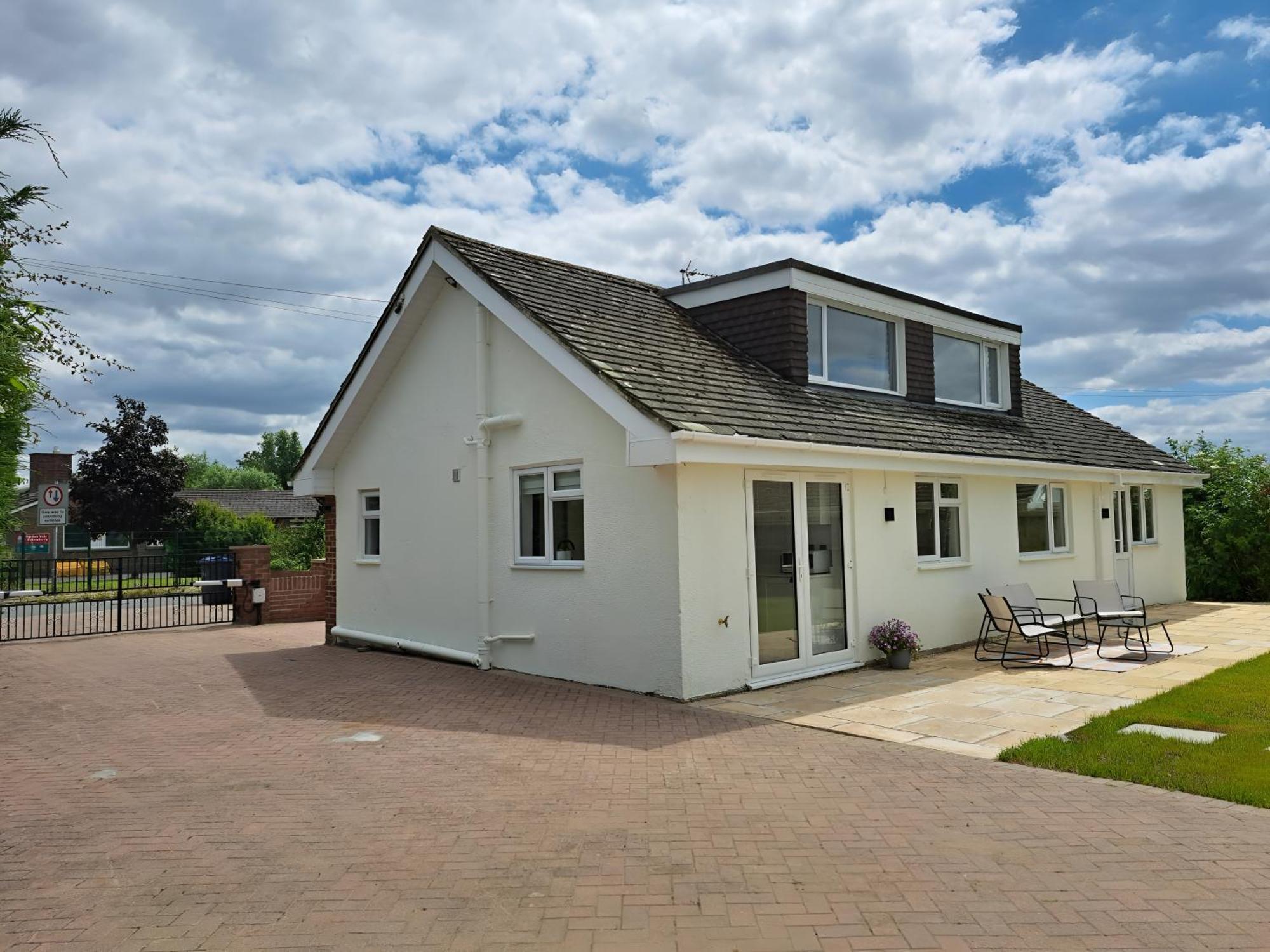 Beautiful 5 Bedroom Bungalow, Sleeps 7, In Calne Buitenkant foto