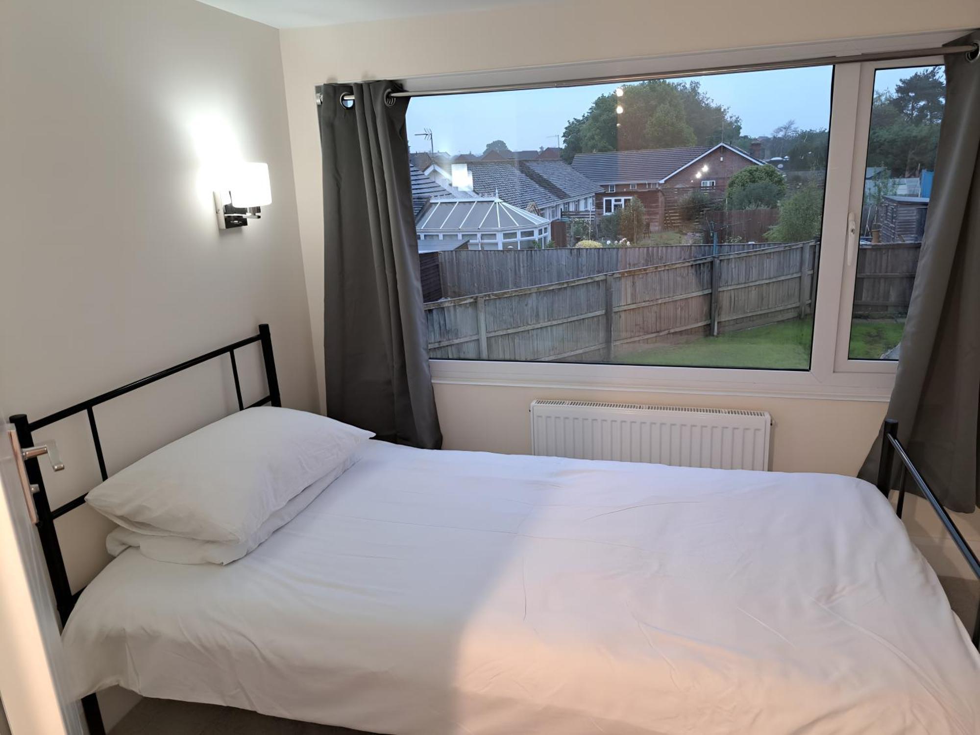 Beautiful 5 Bedroom Bungalow, Sleeps 7, In Calne Buitenkant foto