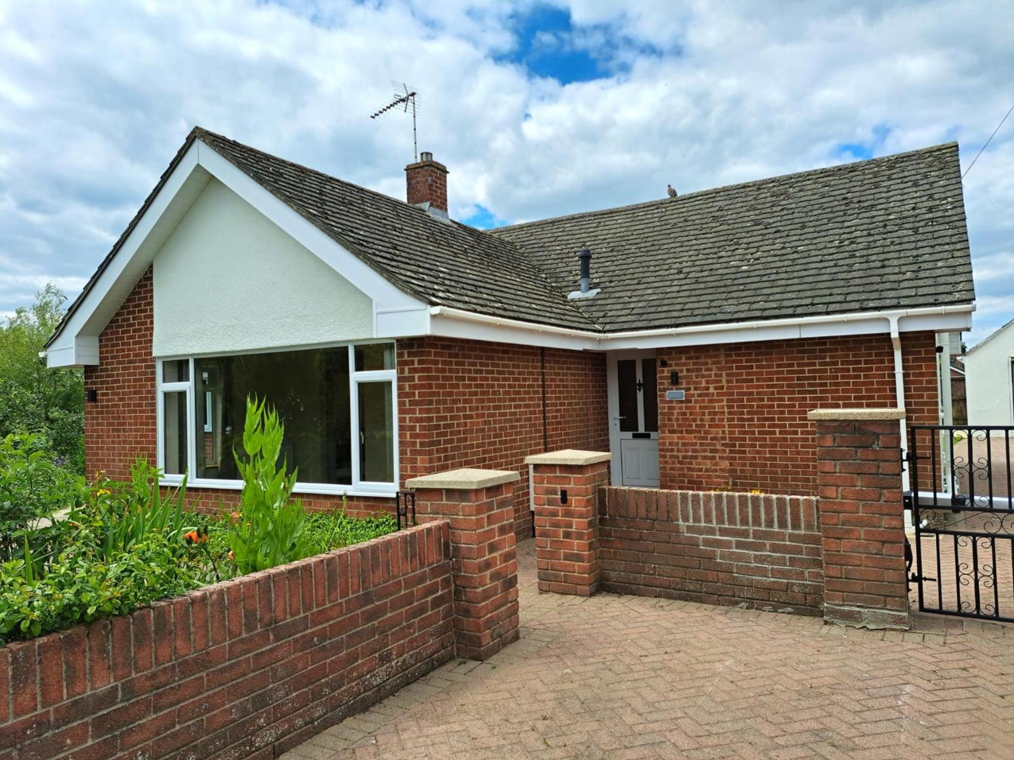 Beautiful 5 Bedroom Bungalow, Sleeps 7, In Calne Buitenkant foto