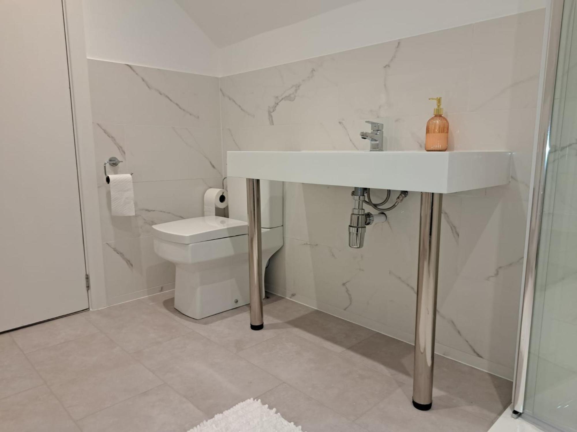 Beautiful 5 Bedroom Bungalow, Sleeps 7, In Calne Buitenkant foto